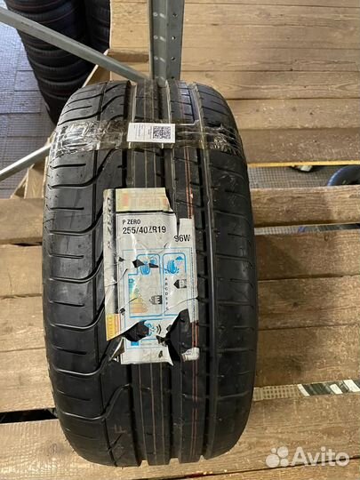 Pirelli P Zero 255/40 R19 96Y