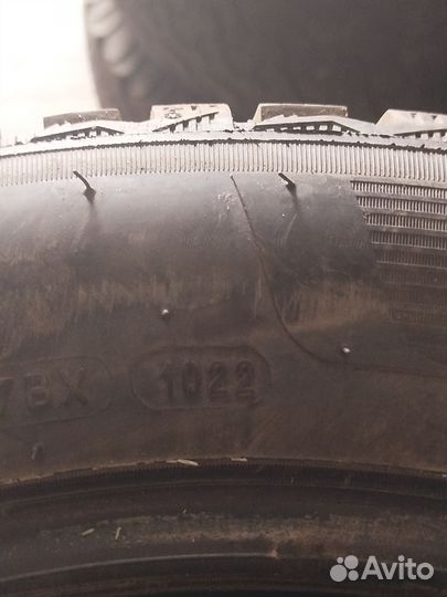 Michelin X-Ice North 4 215/55 R17