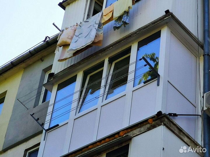 Сушилка для белья за балконом