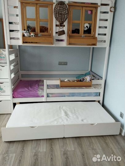 Деревянная двухъярусная кровать, трехярусная