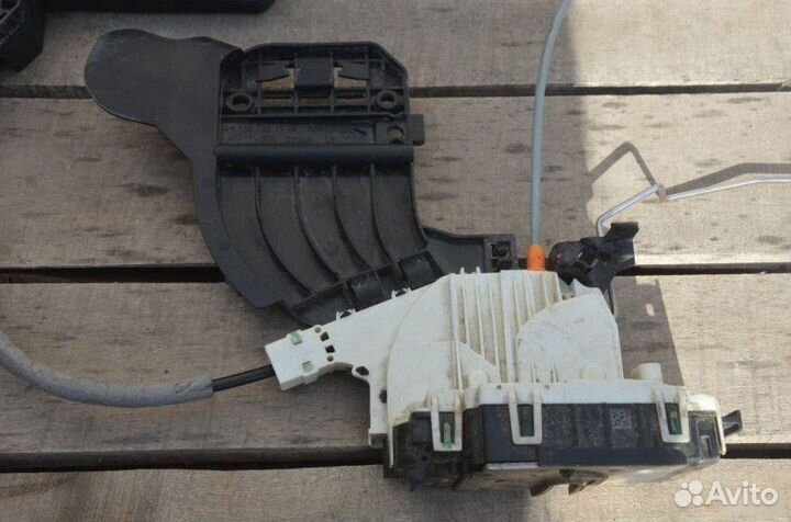 Замок двери задний левый Mercedes-Benz Gl-Class