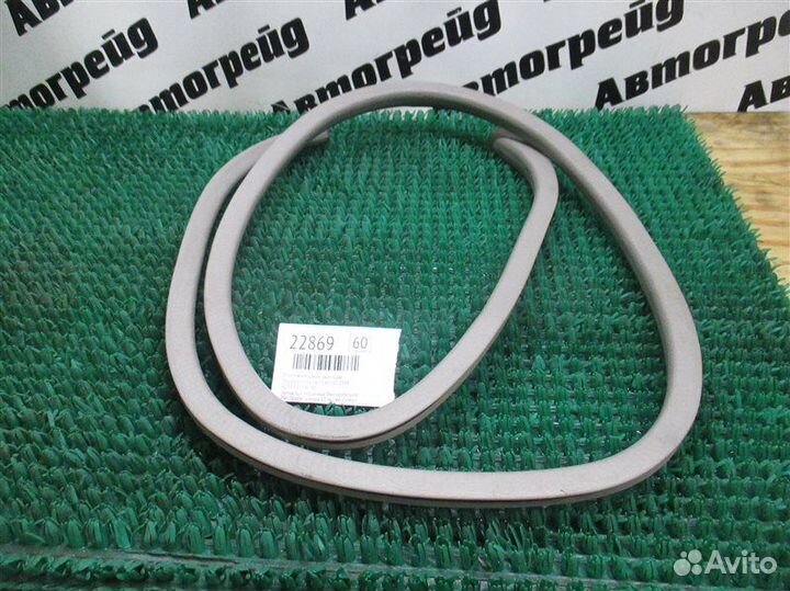 Уплотнение двери заднее правое Toyota Corolla