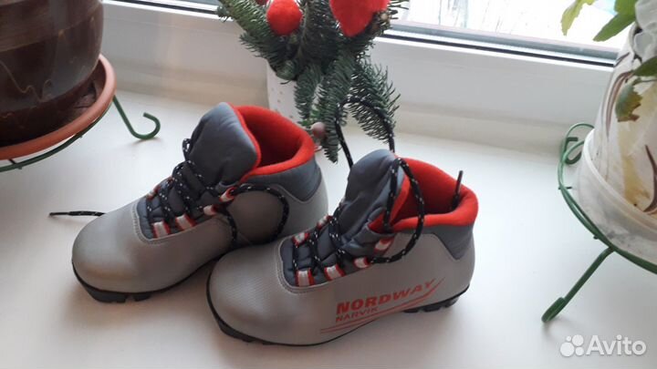 Продам детские лыжные ботинки 32 размера
