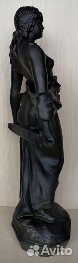 Старинная скульптура статуэтка воин Юдифь