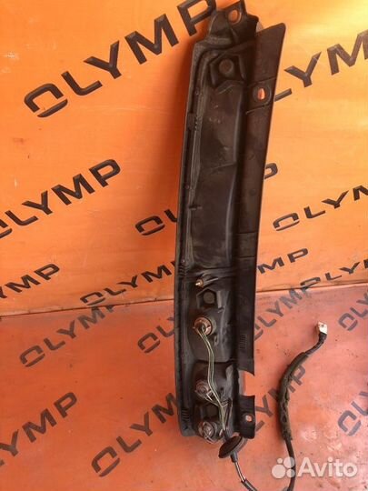 Стоп-сигнал правый Toyota Noah SR40 3S-FE 1997