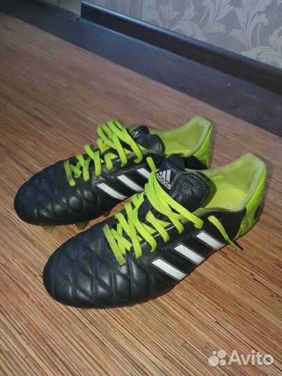 Футбольные бутсы adidas