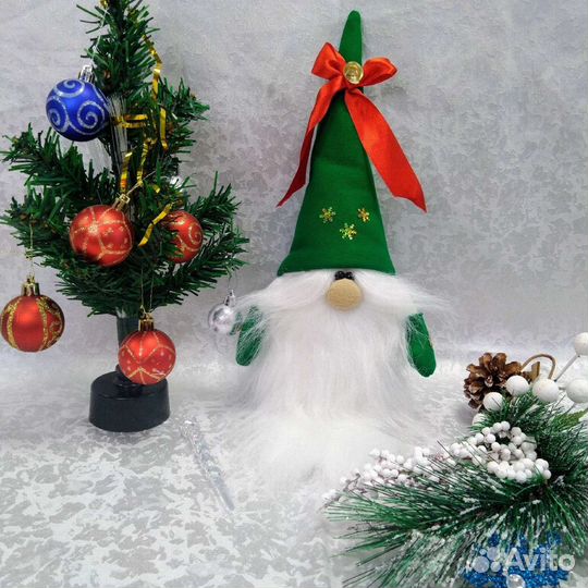 Игрушка гном