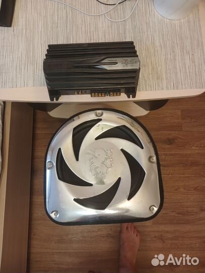 Сабвуфер и усилитель в автомобиль