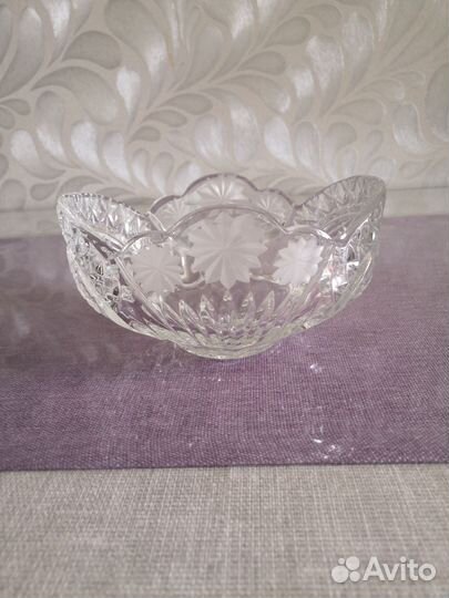 Хрустальная ваза для сервировки стола