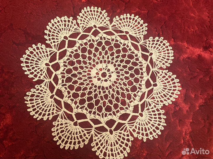 Салфетка вязанная диаметр 27 см