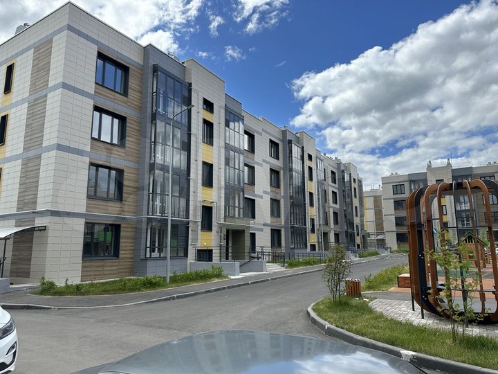 2-к. квартира, 52 м², 2/4 эт.