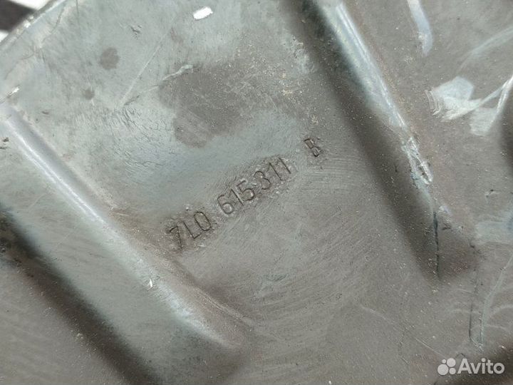 Кожух тормозного диска передний левый Volkswagen