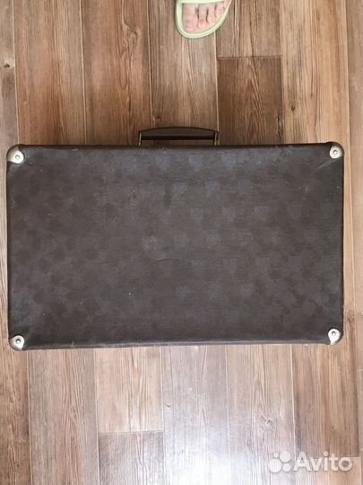 Винтажный чемодан