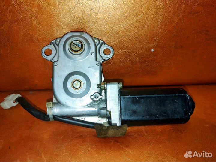 Моторчик люка Toyota Surf 130 8573030010