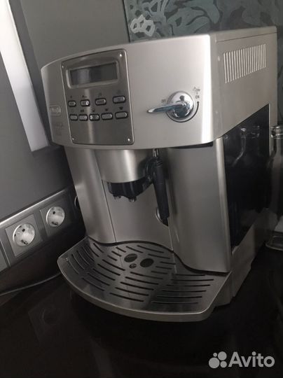 Кофемашина delonghi magnifica