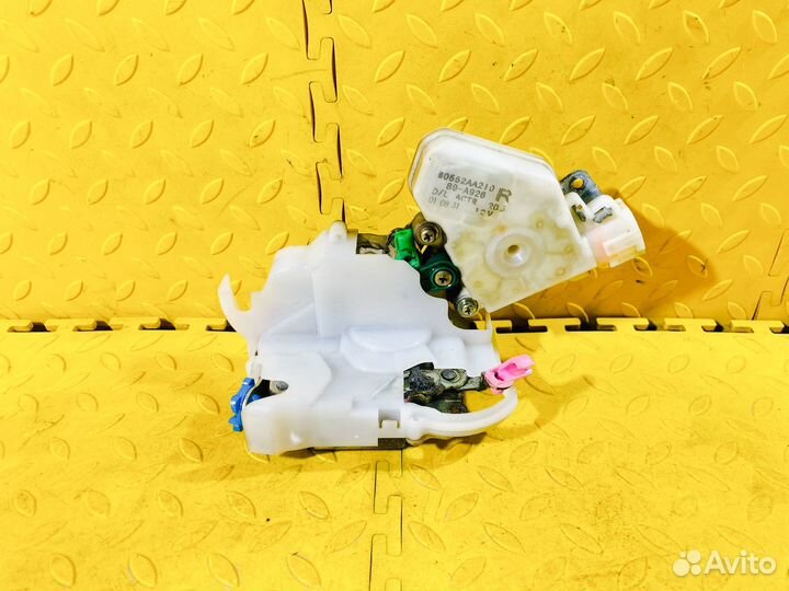 Замок двери перед.прав. Nissan Cube Z10/Sunny B15