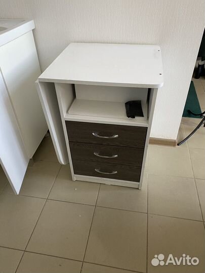 Маникюрный стол