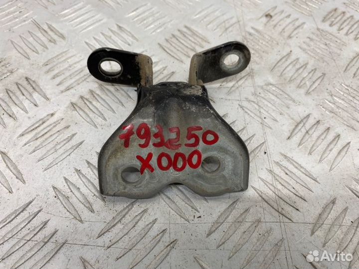 Б/У петля двери передний правый Hyundai Solaris 1