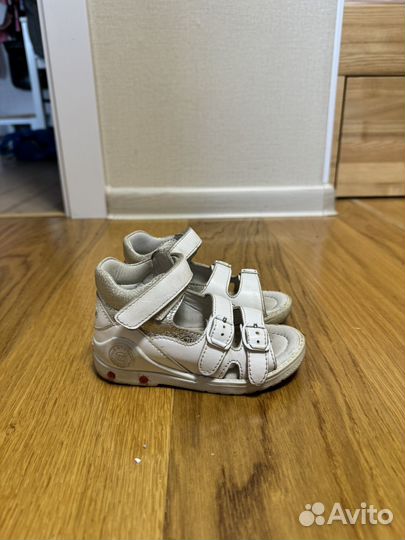 Сандалии для девочки