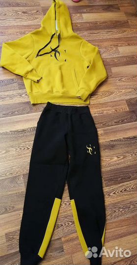 Спортивный костюм женский