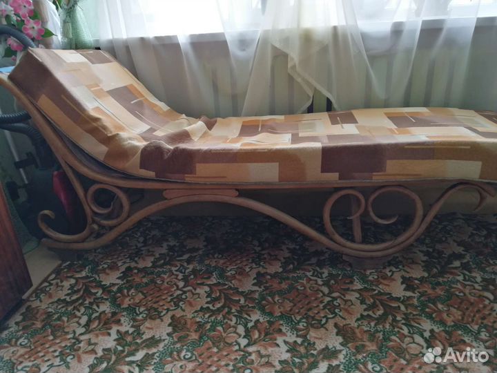 Кушетка-оттоманка старинная антикварная