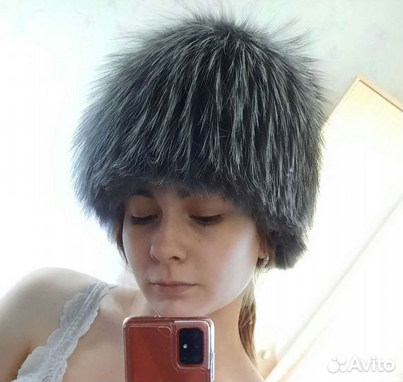 Шапка из чернобурки на вязаной основе