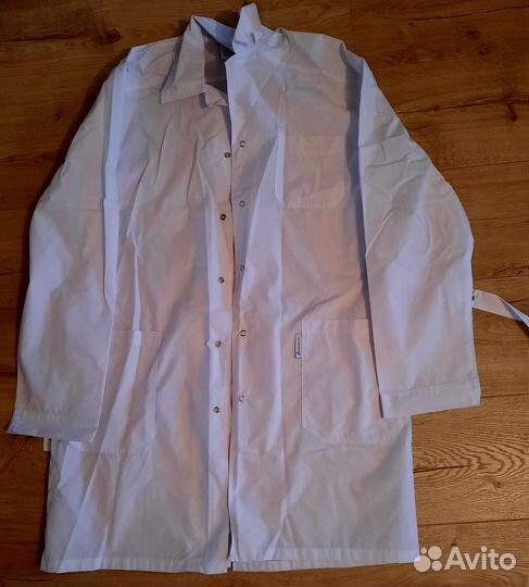 Белый медицинский халат (также для химиков)