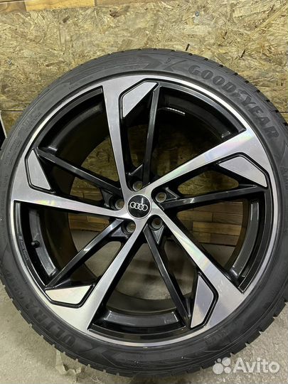 Оригинальные колеса на Audi Q7 4M R22