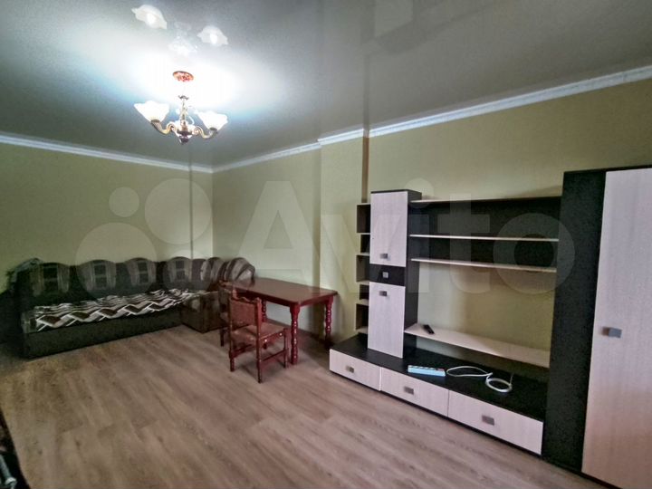 2-к. квартира, 64 м², 1/9 эт.