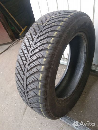 Goodyear Vector 4Seasons 215/60 R16