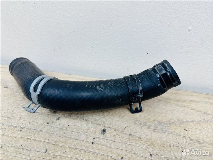 Патрубок радиатора верхний Hyundai Solaris 1