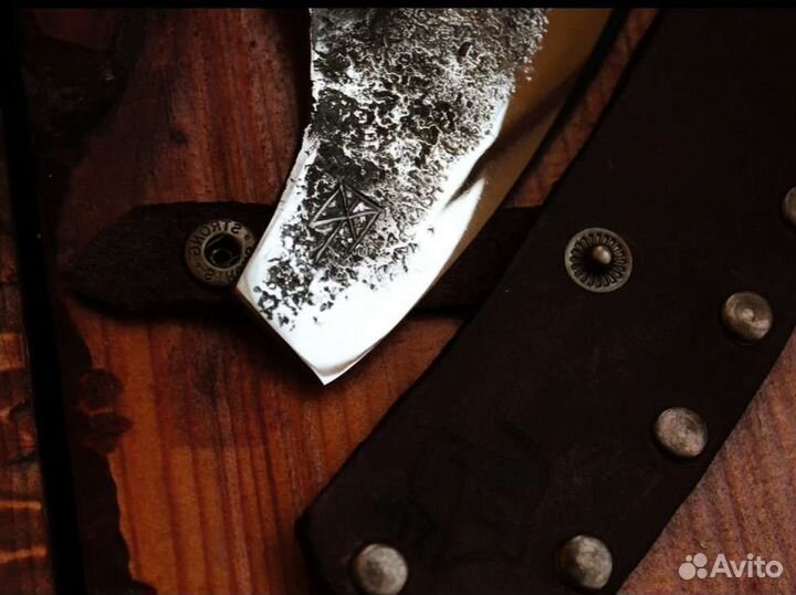 Кованый топор ручной работы Скандинав дубовый