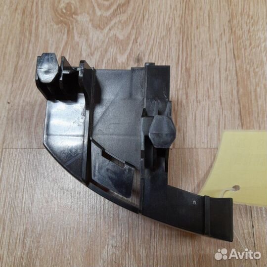 Кронштейн фары левый Toyota Land Cruiser 200