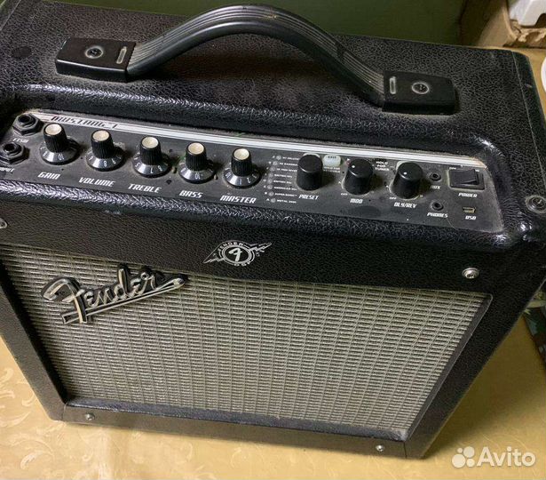 Гитарный комбоусилитель fender