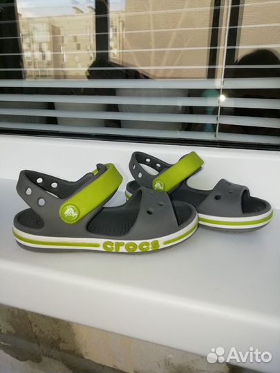 Сандалии crocs