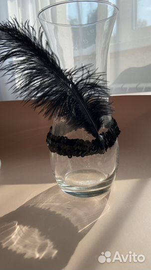 Повязка на голову с пером черная