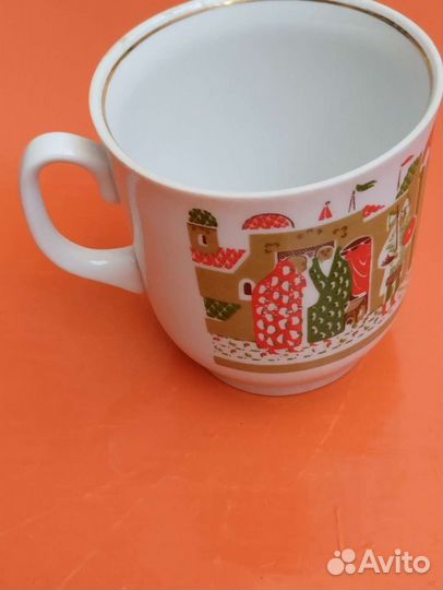 Чашки фарфоровые