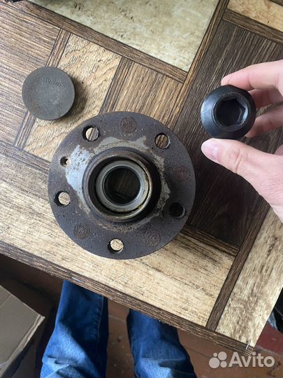 Подшипник со ступицей на skoda octavia a5