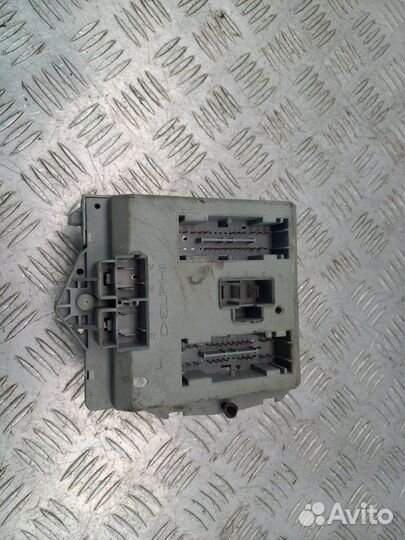 Блок предохранителей Fiat Albea 1.4 350A1000 77Л.С