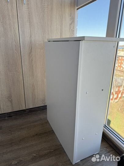 Маникюрный стол складной