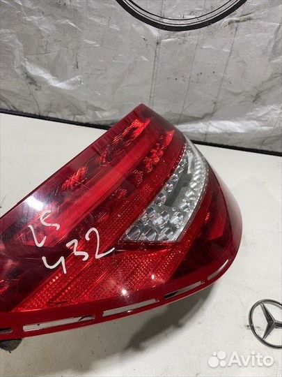 Фонарь задний левый рест Мерседес w204