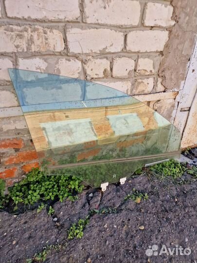 Боковое стекло Nissan teana