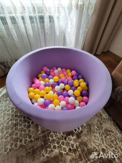 Сухой бассейн с шариками