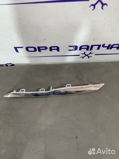 Молдинг решетки радиатора левый нижний 863544L500