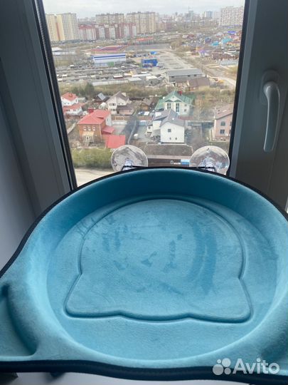 Лежанка для кошек на окно