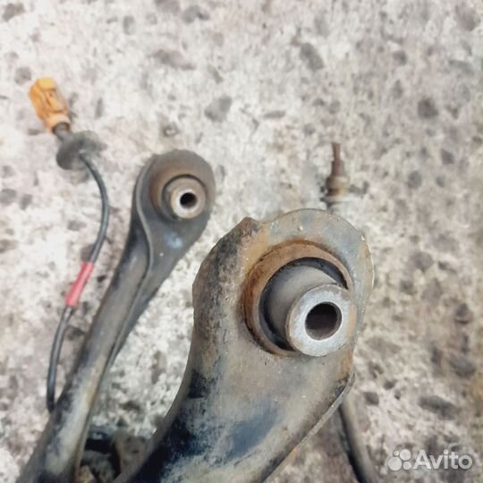 Кулак поворотный цапфа Honda CR-V 1996-2002