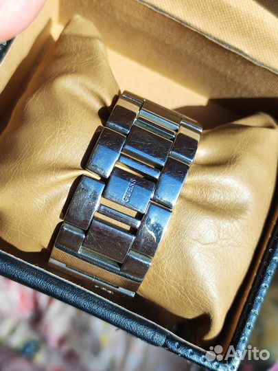 Часы женские Guess