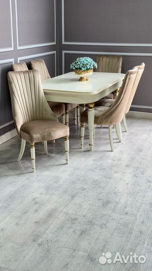 Стол и стулья