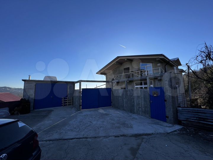 Дом 380 м² на участке 8 сот.