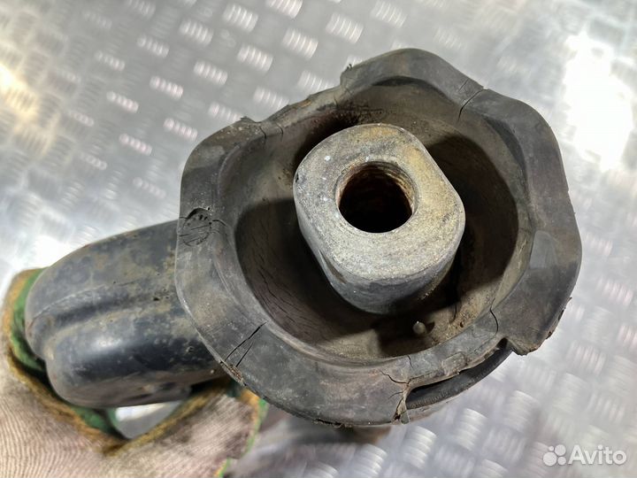 Рычаг передний правый нижний Land Rover